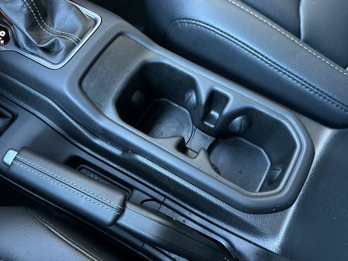 Used 2024 Jeep Wrangler Sahara image 34