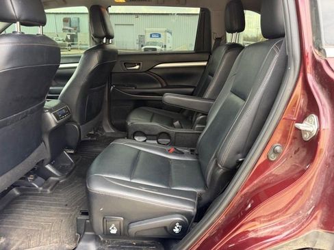 Used 2019 Toyota Highlander XLE image 9