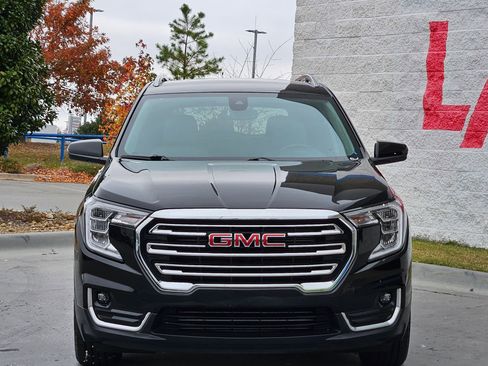 Used 2024 GMC Terrain SLT image 2