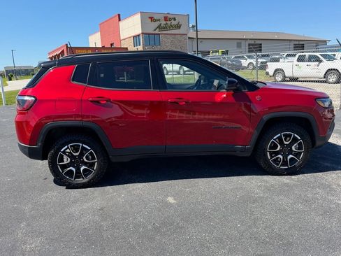 Used 2026 Jeep Compass Trailhawk AWD/4WD image 11