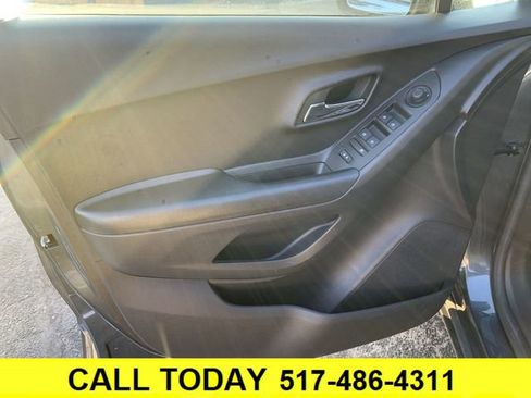 Certified 2022 Chevrolet Trax LT w/ LT Convenience Package image 21