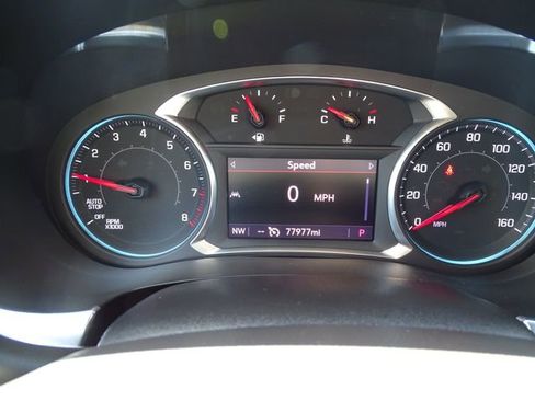 Used 2022 Chevrolet Traverse LT FWD image 16