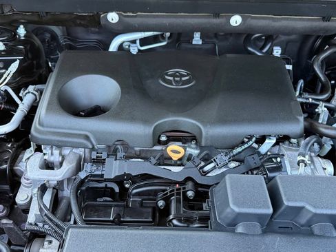 Certified 2025 Toyota RAV4 XLE FWD image 32