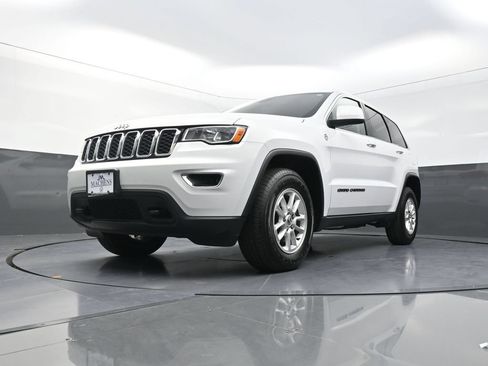 Used 2019 Jeep Grand Cherokee Laredo AWD/4WD image 23