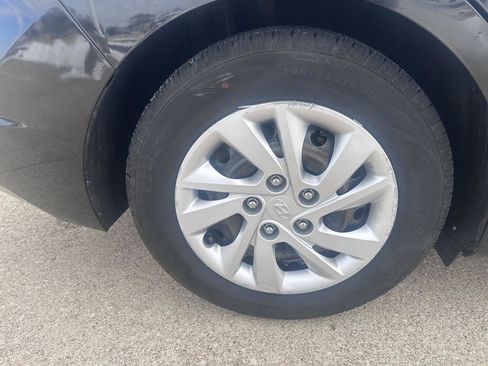 Used 2019 Hyundai Elantra SE w/ Cargo Package image 32