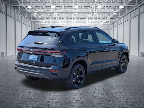 New 2026 Volkswagen Taos SE FWD image 5