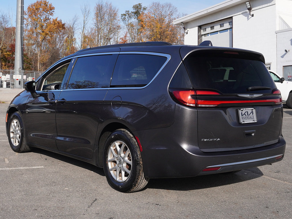 Used 2022 Chrysler Pacifica Touring-L FWD image 9