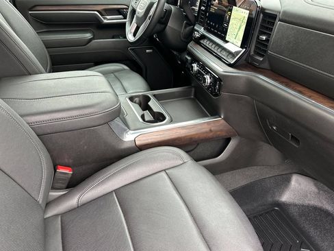 Used 2025 GMC Sierra 2500 SLT w/ SLT Premium Package AWD/4WD image 17