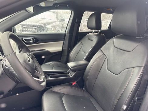 Used 2023 Jeep Compass Limited image 10