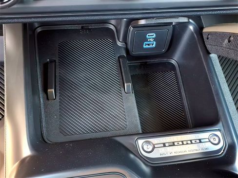 New 2025 Ford Bronco Badlands image 10