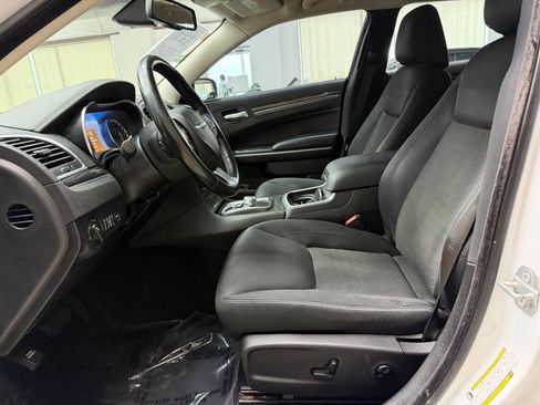 Used 2020 Chrysler 300 Touring w/ Sport Appearance Package AWD/4WD image 12
