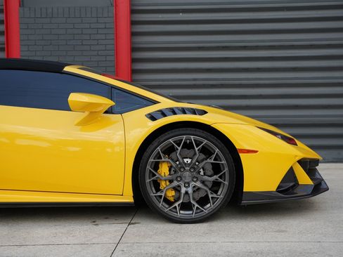Used 2022 Lamborghini Huracan EVO image 12