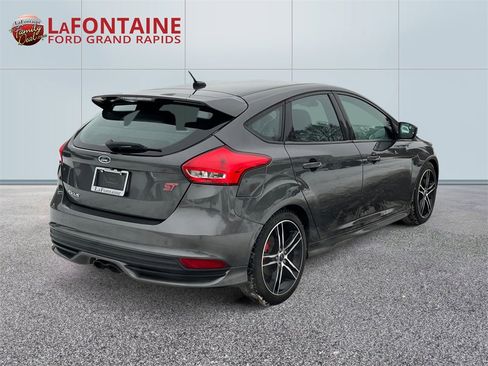 Used 2017 Ford Focus ST image 7