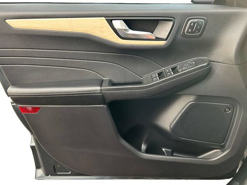 Used 2022 Ford Escape Titanium w/ Titanium Elite Package AWD/4WD image 17