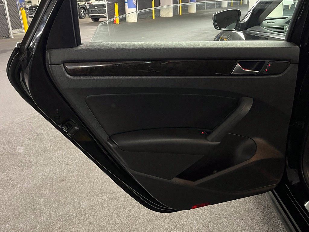 Used 2015 Volkswagen Passat 1.8T SEL Premium FWD image 20