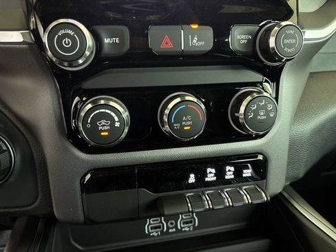 New 2026 RAM 1500 Express AWD/4WD image 18