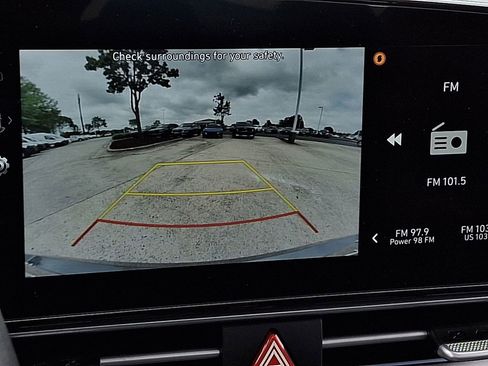 Used 2025 Hyundai Elantra Limited FWD image 19