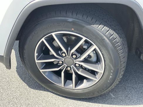 Used 2019 Jeep Grand Cherokee Limited w/ Luxury Group II RWD image 9