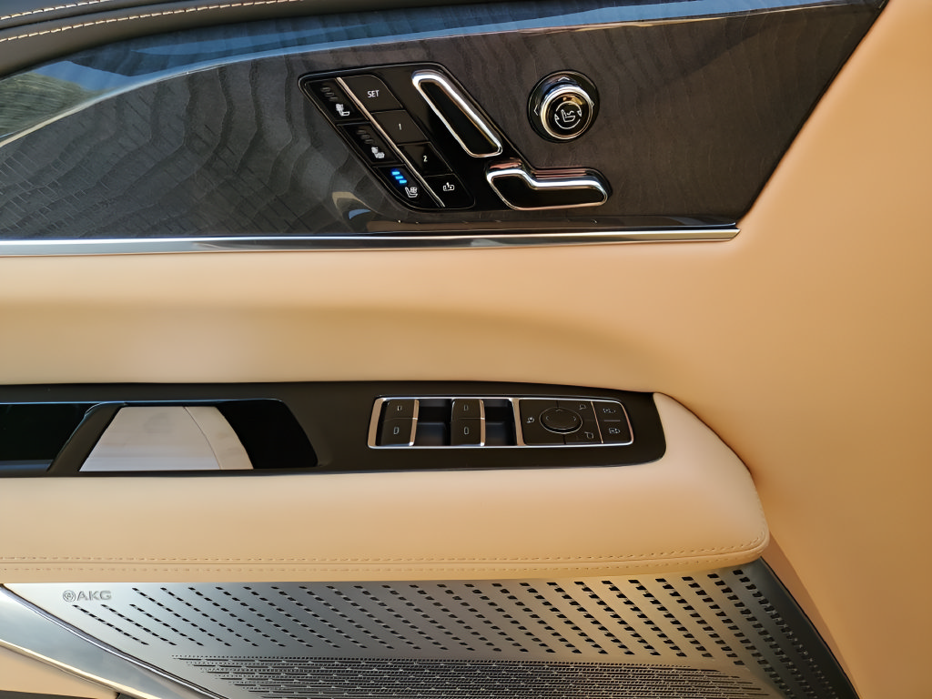 New 2026 Cadillac Escalade IQ Sport 2 w/ LPO, ONYX Package AWD/4WD image 34