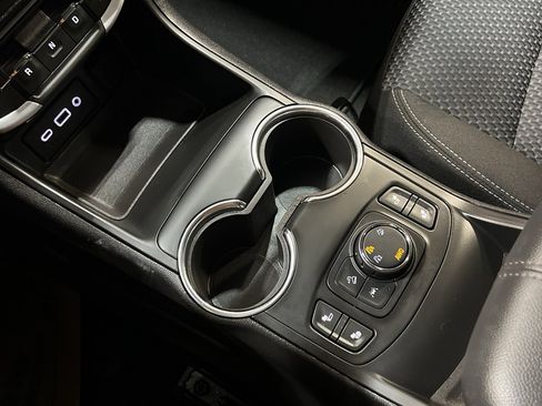 Used 2024 GMC Terrain SLE w/ Driver Convenience Package image 19