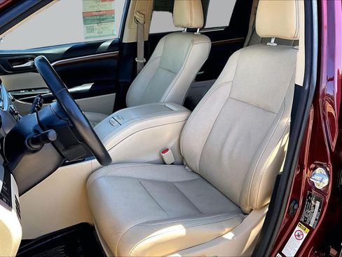 Used 2017 Toyota Highlander Limited Platinum AWD/4WD image 7