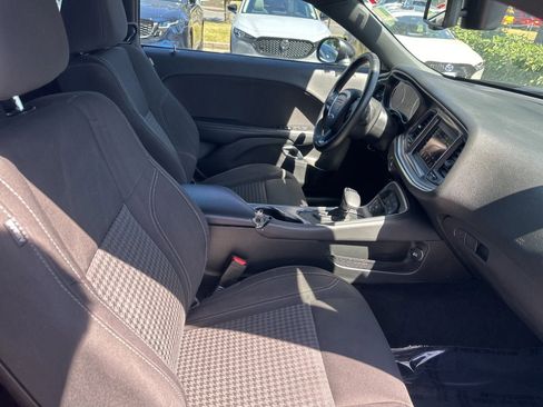 Used 2019 Dodge Challenger SXT w/ Driver Convenience Group RWD image 11