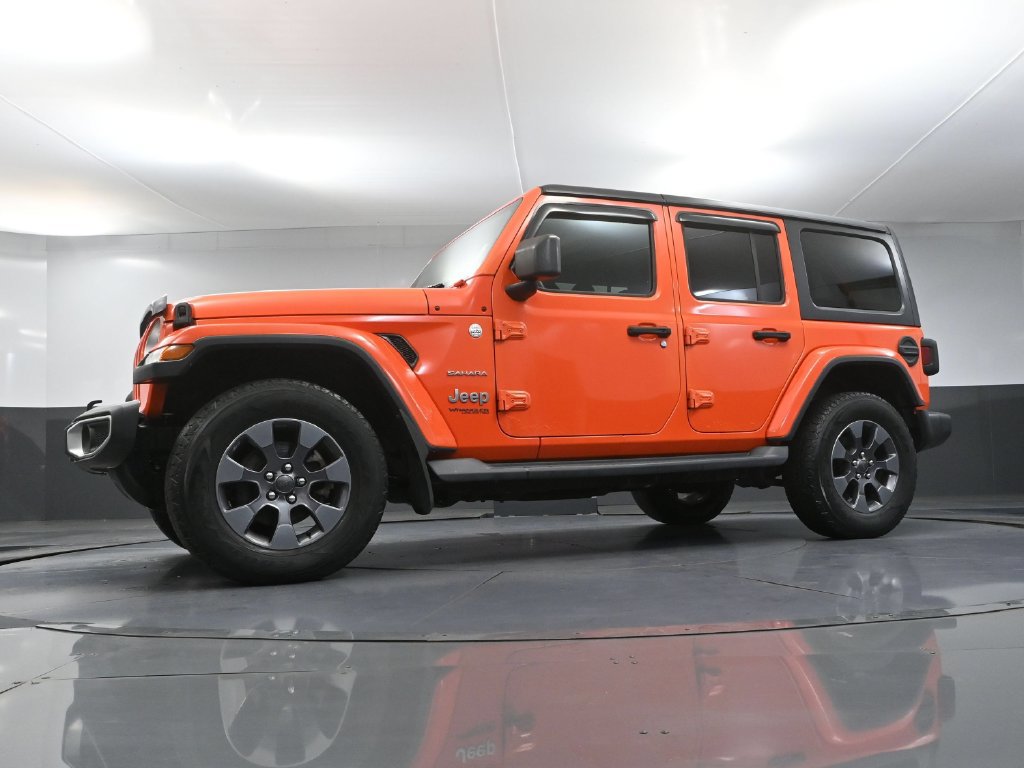 Used 2018 Jeep Wrangler Unlimited Sahara w/ Dual Top Group AWD/4WD image 42
