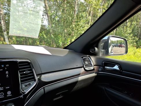 Used 2020 Jeep Grand Cherokee Overland AWD/4WD image 26