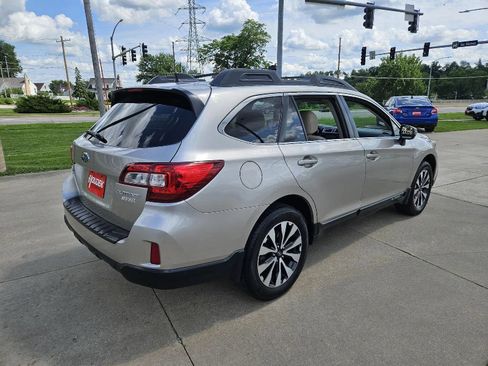 Used 2017 Subaru Outback 2.5i Limited AWD/4WD image 6