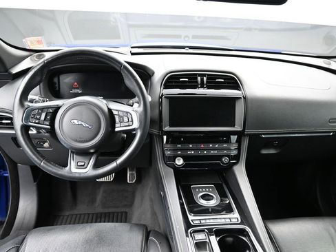 Used 2018 Jaguar F-PACE S AWD/4WD image 13