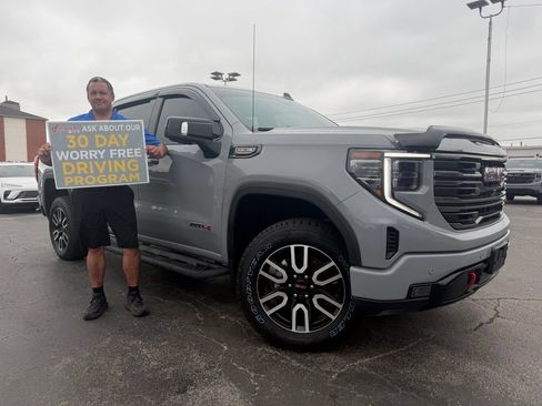 Used 2024 GMC Sierra 1500 AT4 w/ Technology Package AWD/4WD image 1