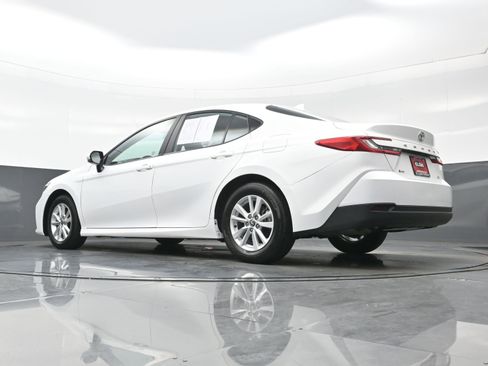 Used 2025 Toyota Camry LE FWD image 28