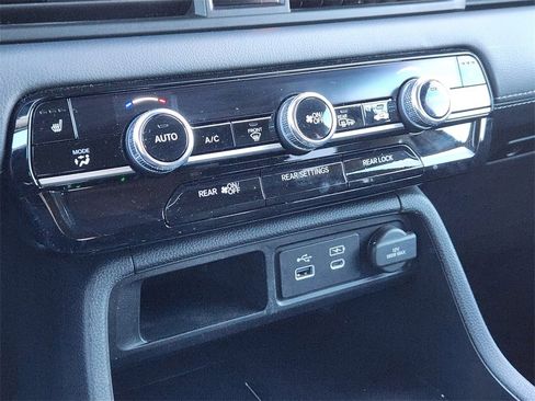 Used 2024 Honda Pilot Touring image 20