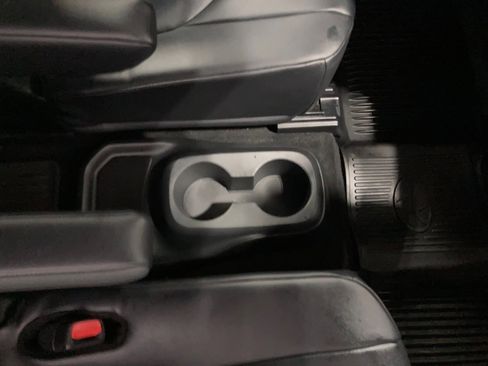 Used 2024 Toyota Highlander XLE image 11