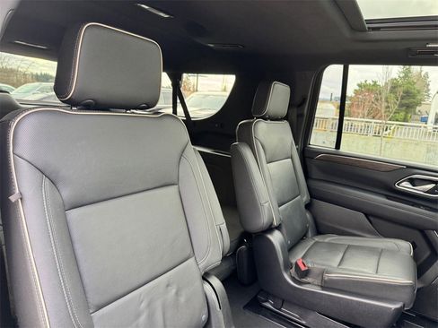 Used 2023 Chevrolet Suburban Premier image 14