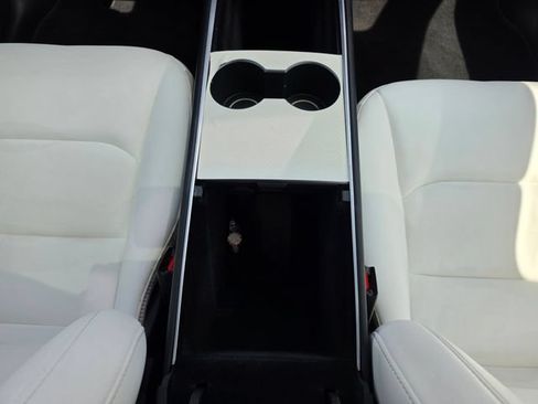 Used 2022 Tesla Model Y Long Range AWD/4WD image 30