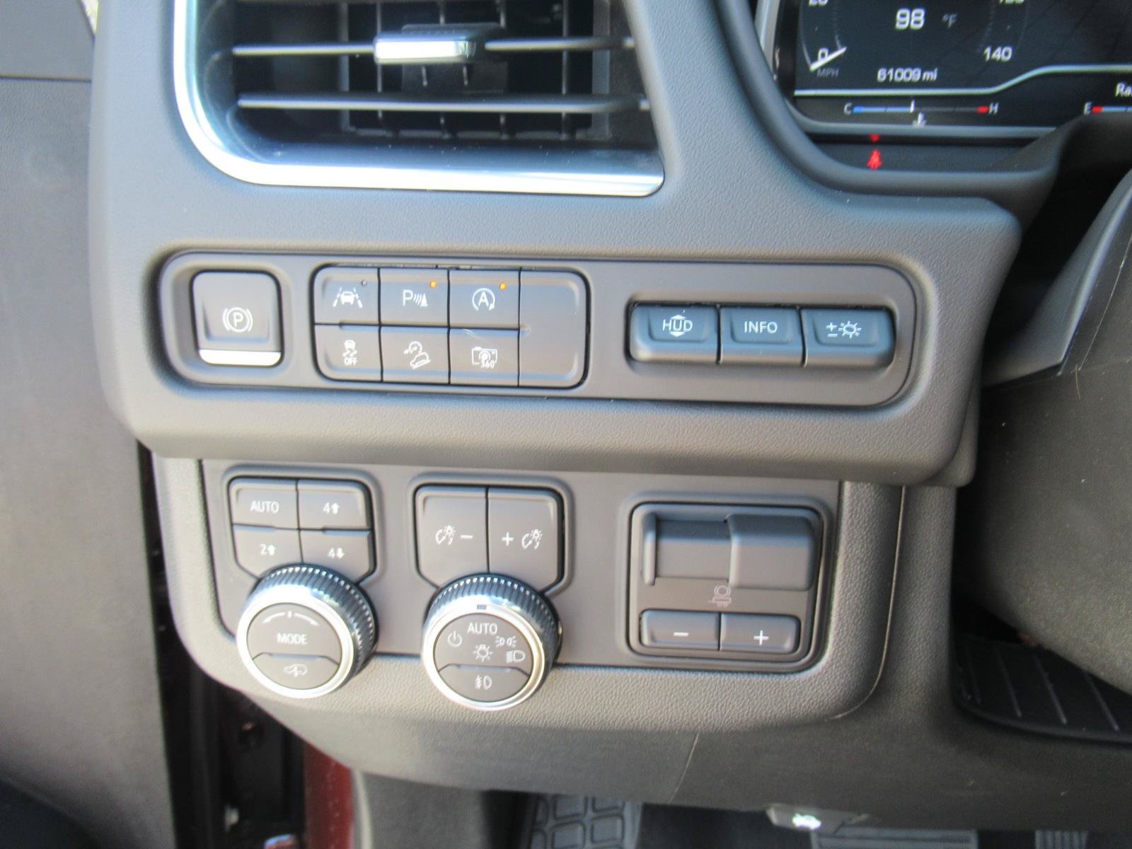 Used 2023 GMC Yukon AT4 w/ AT4 Premium Plus Package AWD/4WD image 19