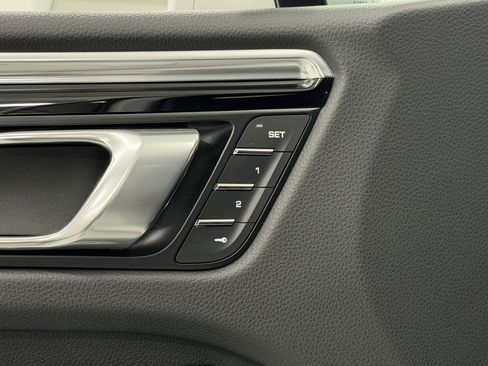 Certified 2024 Porsche Macan image 29