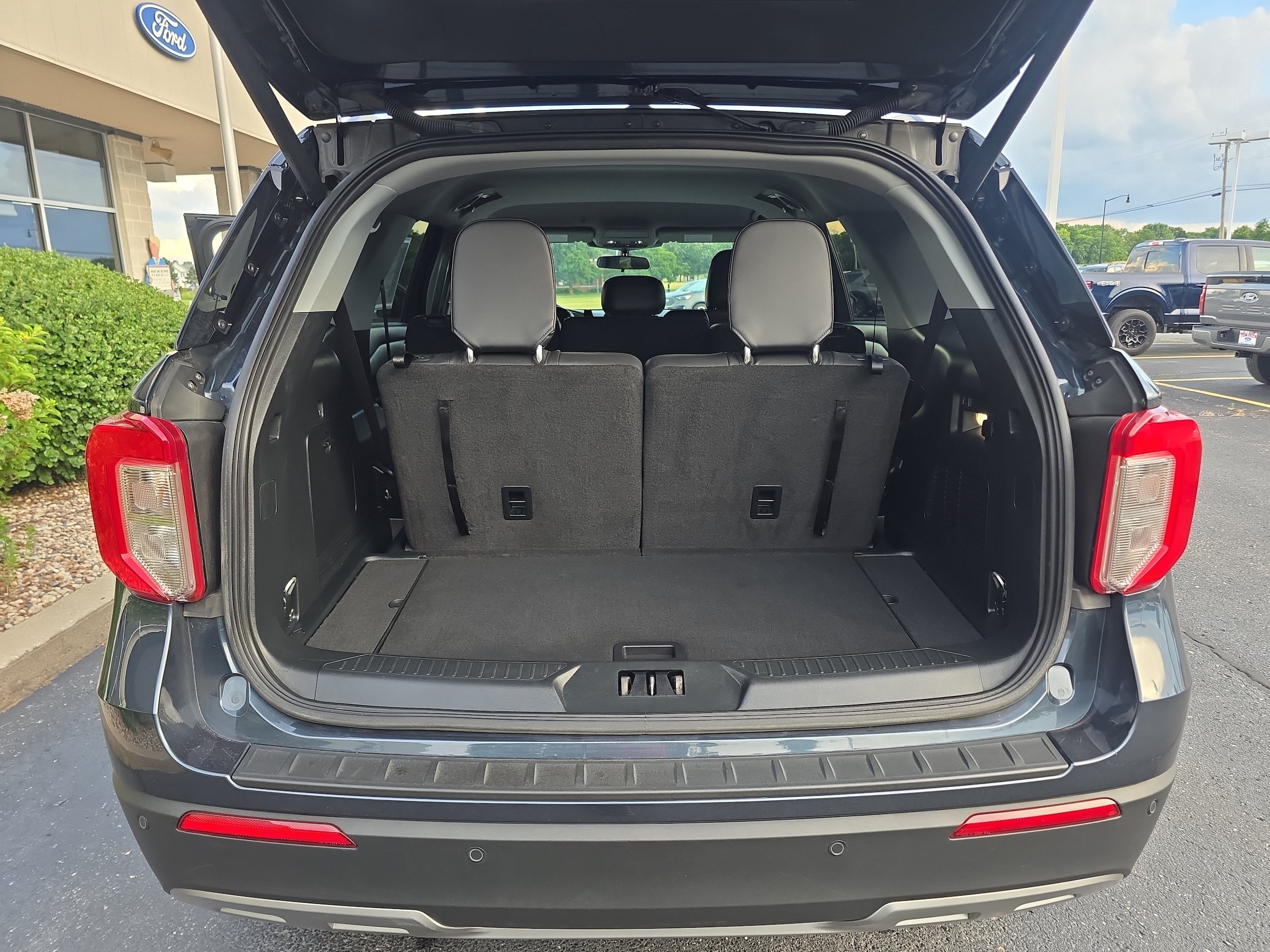 Used 2024 Ford Explorer XLT w/ Equipment Group 202A AWD/4WD image 20