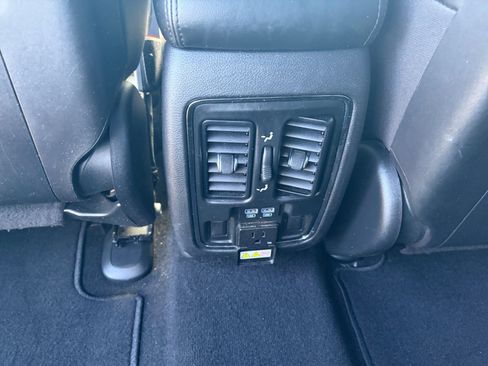 Used 2021 Jeep Grand Cherokee Limited image 32