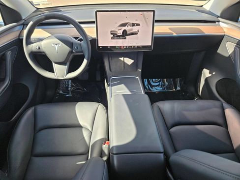 Used 2025 Tesla Model Y Long Range RWD image 18