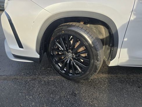 Used 2023 Toyota Highlander XSE image 2