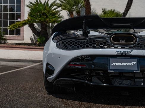 New 2026 McLaren 750S image 32