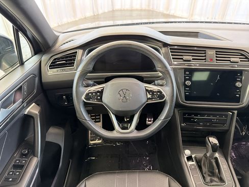 Used 2023 Volkswagen Tiguan SE R-Line image 23
