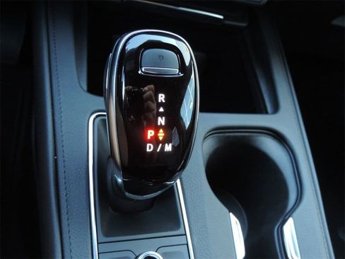 Certified 2025 Cadillac XT4 Premium Luxury image 20