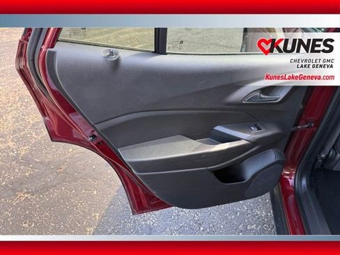 Used 2025 Chevrolet Trax LT w/ LT Convenience Package FWD image 13