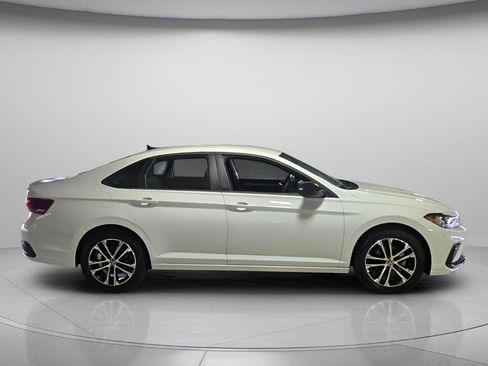Certified 2025 Volkswagen Jetta Sport FWD image 6