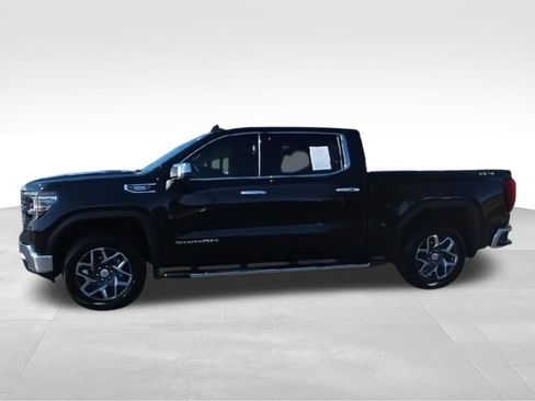 Used 2022 GMC Sierra 1500 SLT w/ SLT Premium Package AWD/4WD image 4