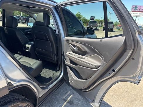 Used 2023 GMC Terrain SLT w/ Infotainment Package II AWD/4WD image 11
