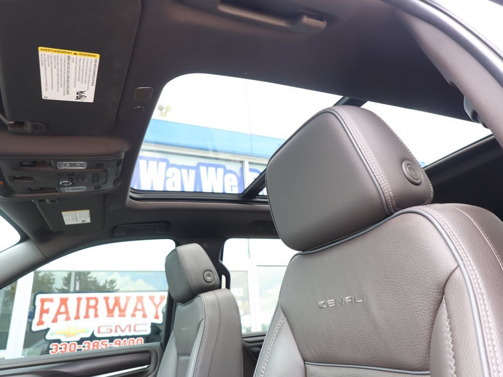 Certified 2022 GMC Yukon Denali w/ Denali Premium Package AWD/4WD image 24
